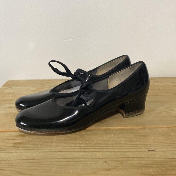 Elegant Black Patent Leather Tap Shoes - Picture 3 of 12